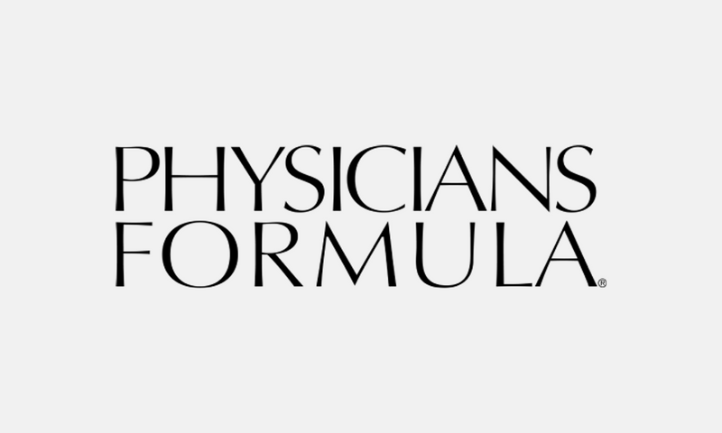 Physicians Formula – černé logo na světle šedém pozadí