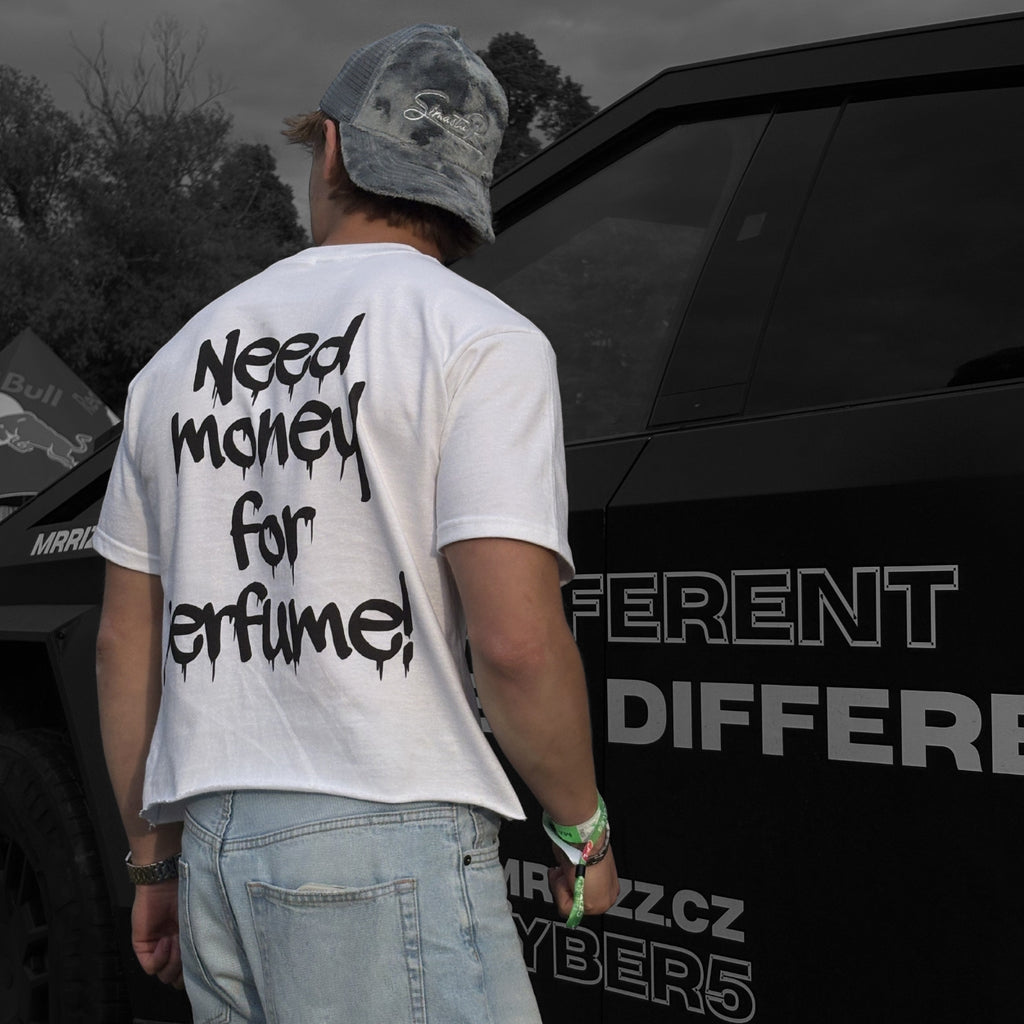 "NEED MONEY FOR PERFUME!" tricou