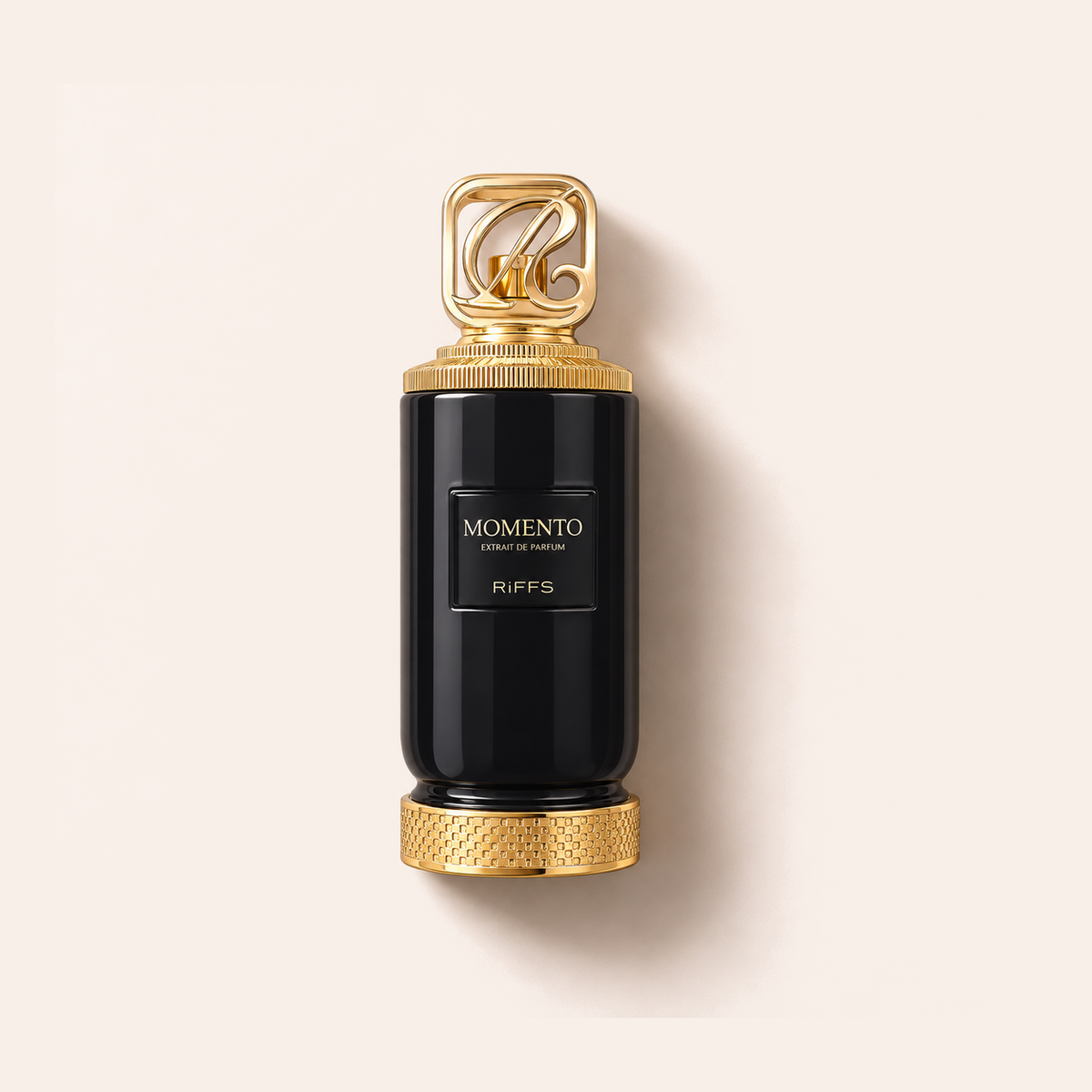 Riiffs Momento Extrait 100 ml, flakon na světle růžovém pozadí – MrRizz