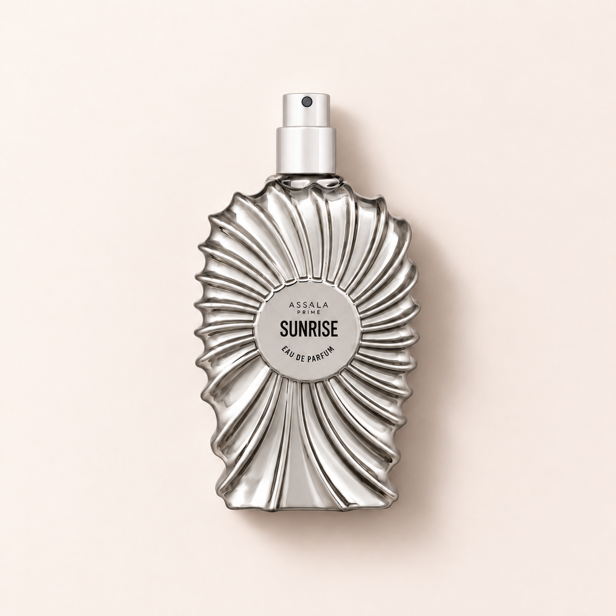 Stříbrný flakon Assala Prime Sunrise EDP 100 ml s plastickým spirálovým vzorem a odkrytým rozprašovačem – MrRizz
