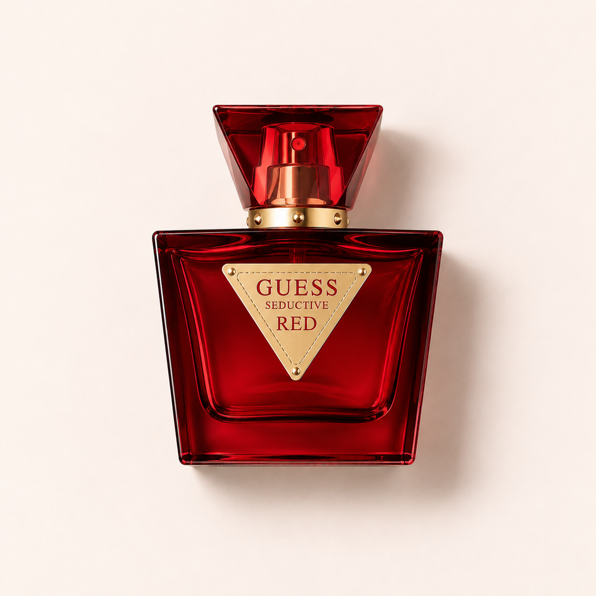 Flakon GUESS Seductive Red EDT 30 ml na béžovém pozadí – MrRizz