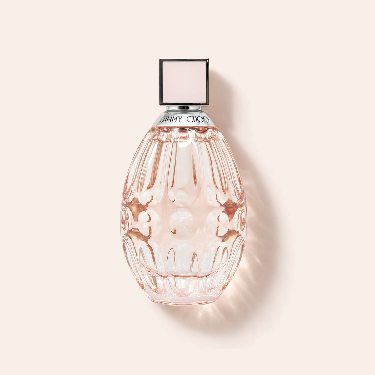 Jimmy Choo L’Eau EDT 90 ml, růžový flakon na světlém pozadí – MrRizz