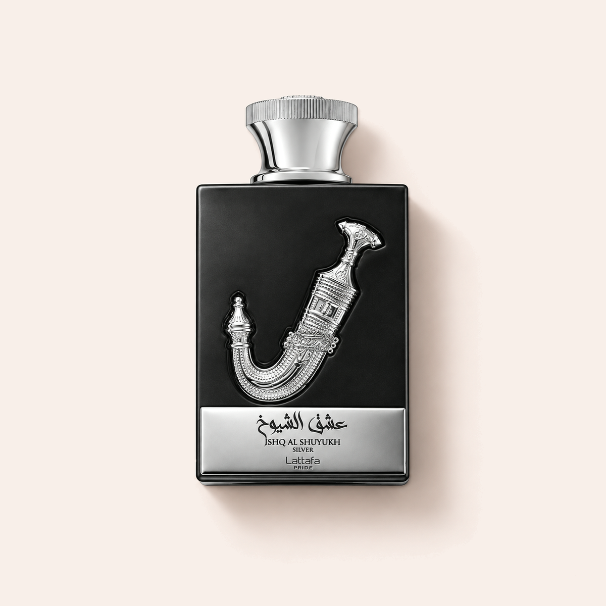 Lattafa Ishq Al Shuyukh Silver EDP 100 ml, černý flakon na světlém pozadí – MrRizz