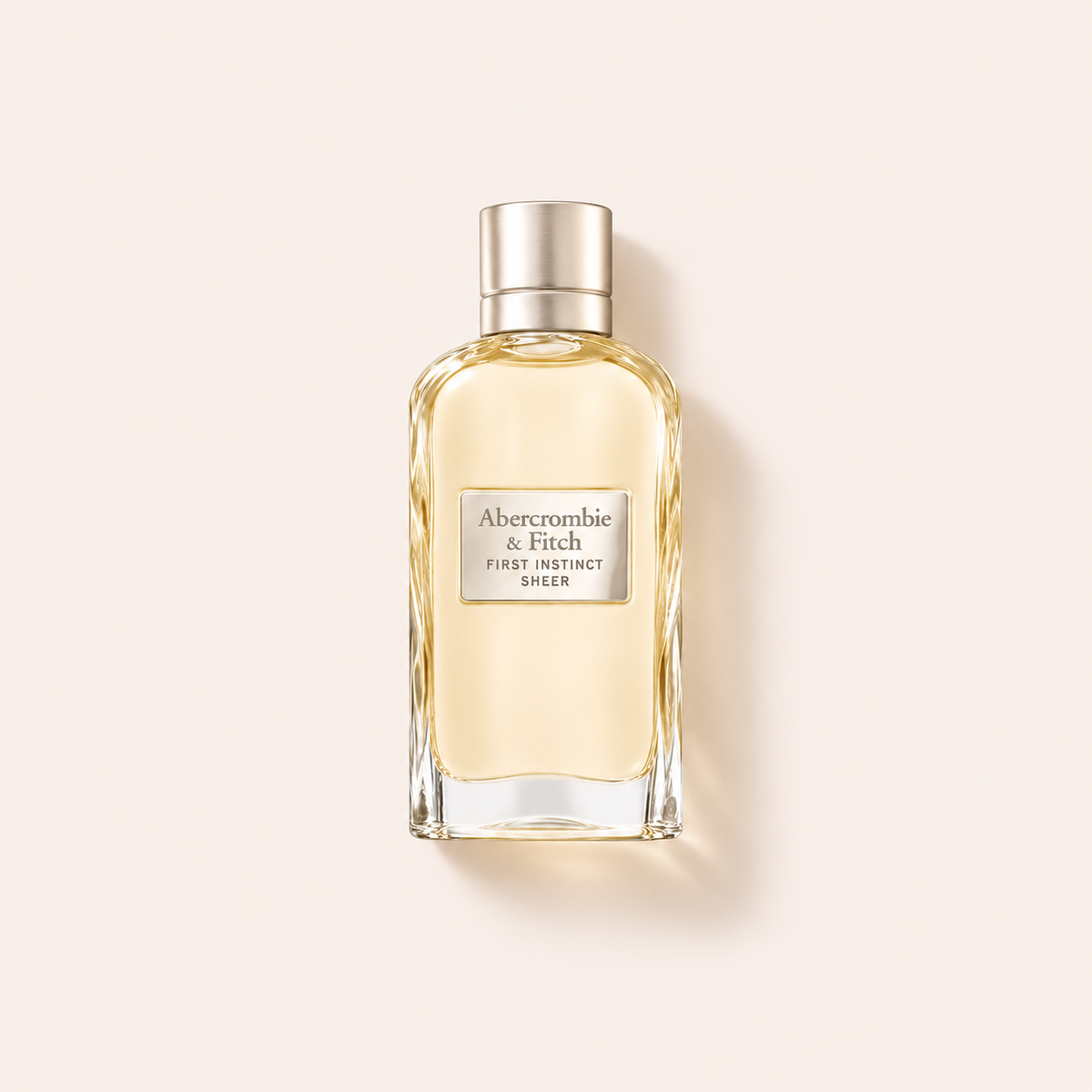 Abercrombie & Fitch First Instinct Sheer EDP 100 ml na béžovém pozadí – MrRizz