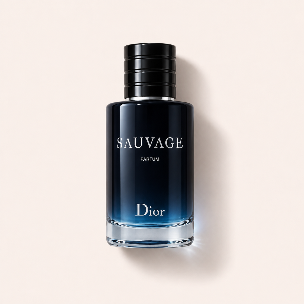 Tmavě modrý flakon Dior Sauvage Parfum 60 ml s černým rýhovaným uzávěrem – MrRizz