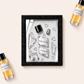 Parfemovy obraz Dior Paradise Dior v cernem ramu - ilustracni fotografie