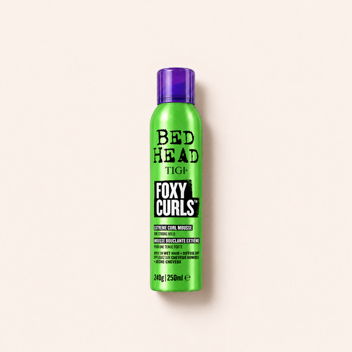 Tužicí pěna Tigi Bed Head Foxy Curls Extreme Curl Mousse 250 ml na béžovém pozadí – MrRizz