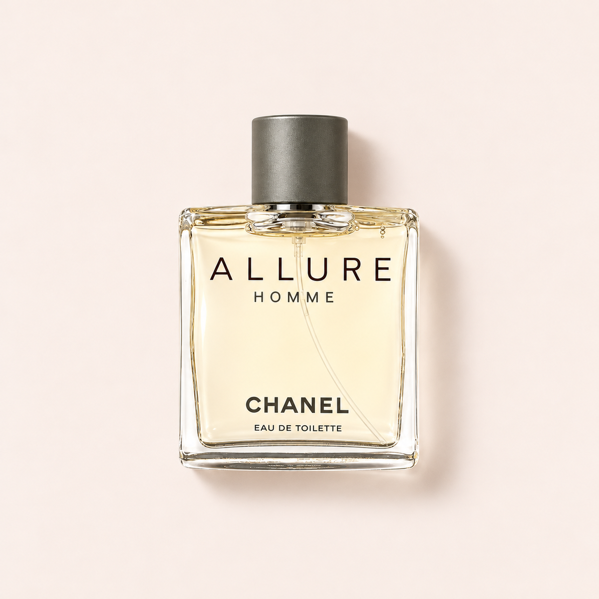 Flakon Chanel Allure Homme EDT 50 ml na béžovém pozadí – MrRizz