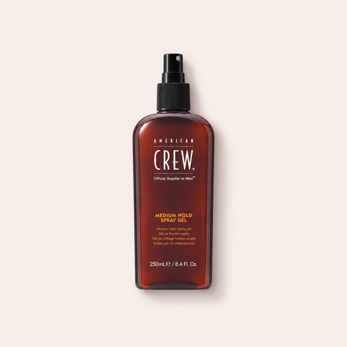 Gel na vlasy American Crew Classic Medium Hold Spray Gel 250 ml na béžovém pozadí – MrRizz